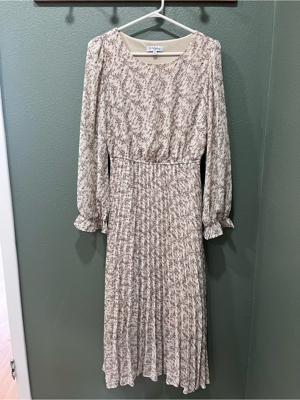 Polagram Cream and Brown Floral Pleated Long-Sleeve Midi Dress